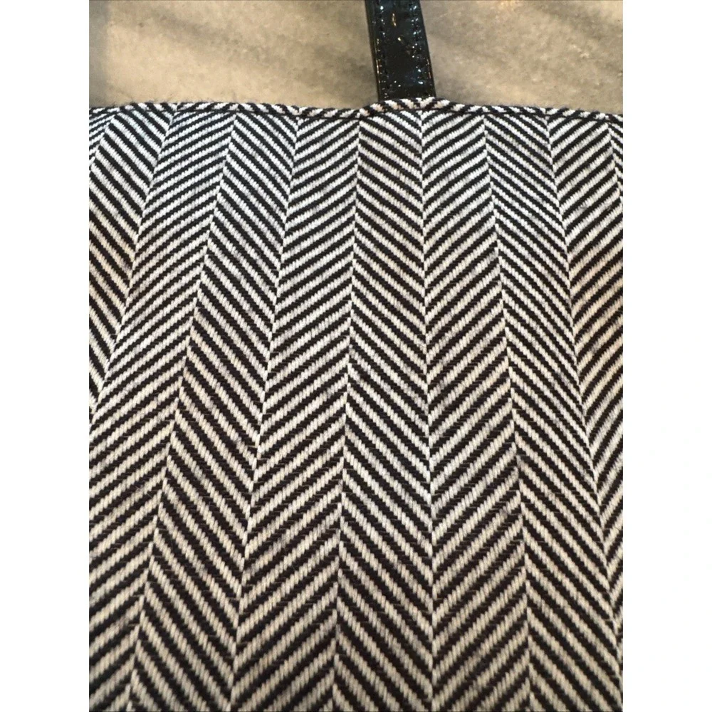 Estée Lauder woman provides durable